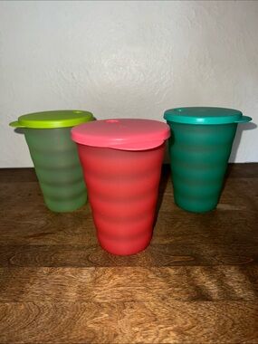 Tupperware cups with lids